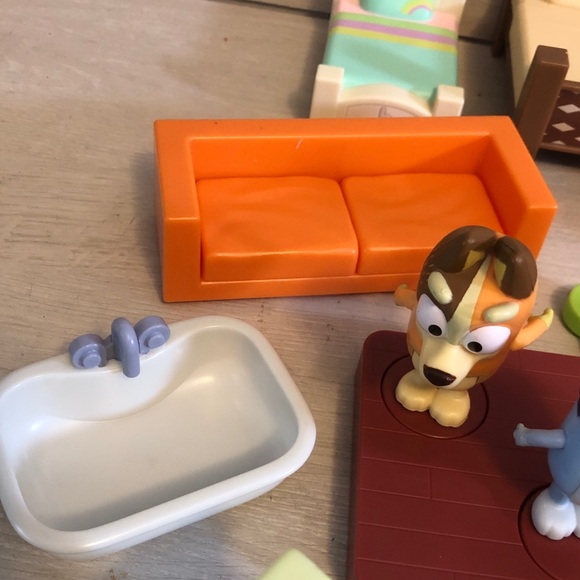 Bluey playset and figures Please Read - Picture 4 of 12